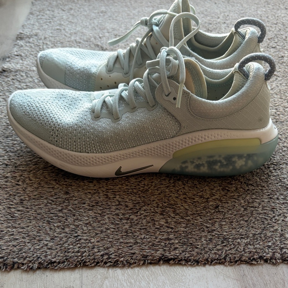 nike joyride run flyknit light silver womens sz 9.5